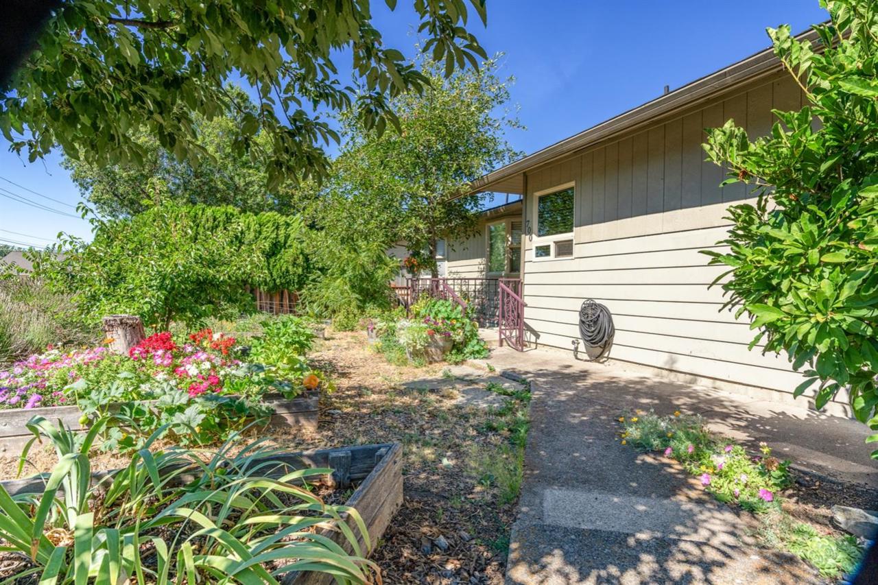 700 Helman Street - Photo 1