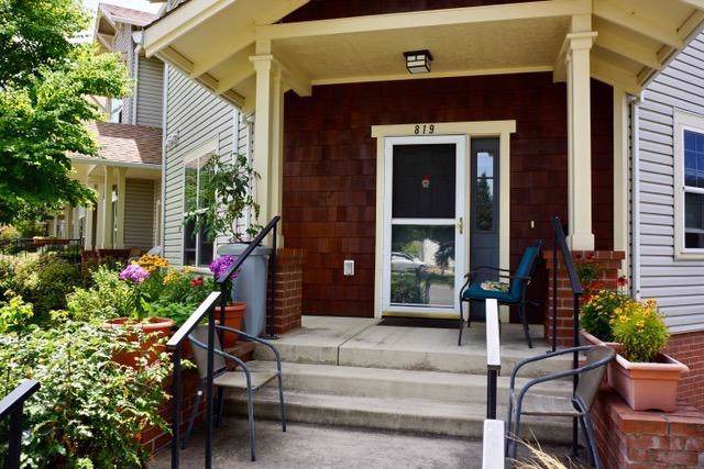 819 Pavilion Place - Photo 1
