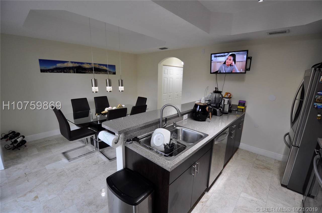 4928 Tradewinds Ter - Photo 1