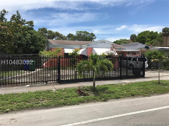 588 46th St - Photo 1