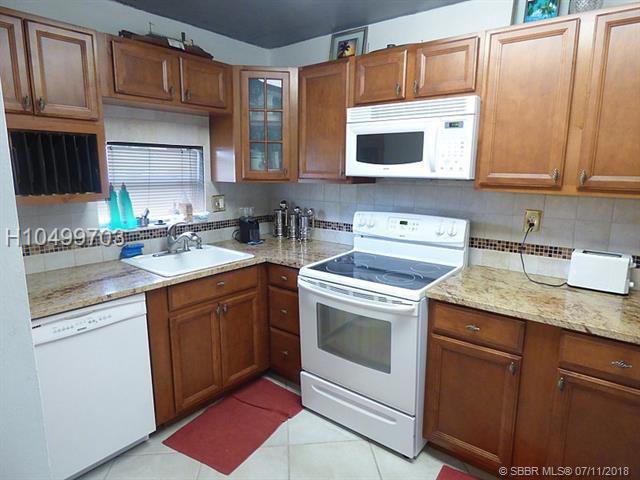 671 Hollybrook Dr - Photo 1