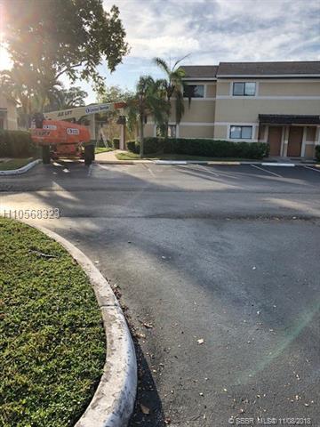 310 Palm Cir East - Photo 1