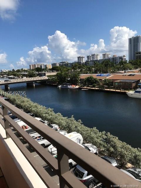 2500 Parkview Dr - Photo 1