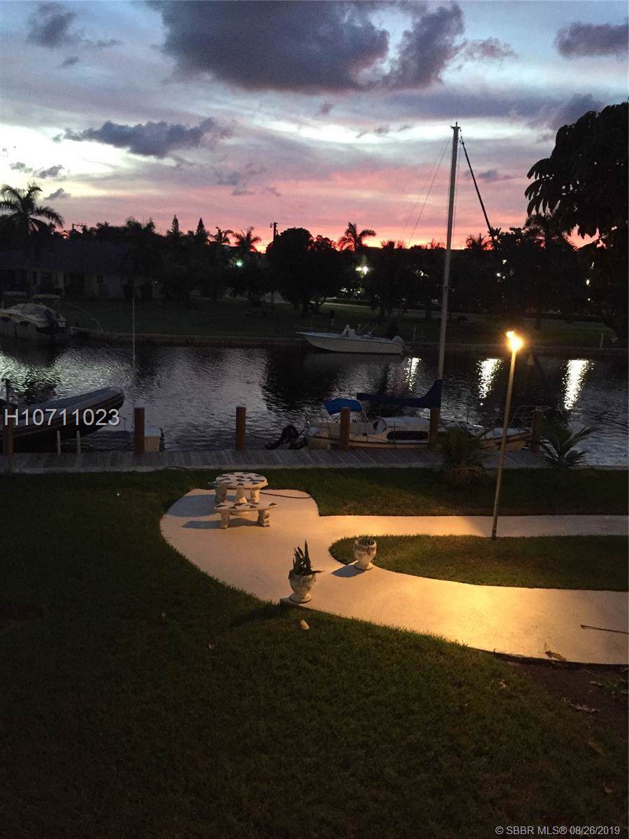 455 Golden Isles Dr - Photo 1