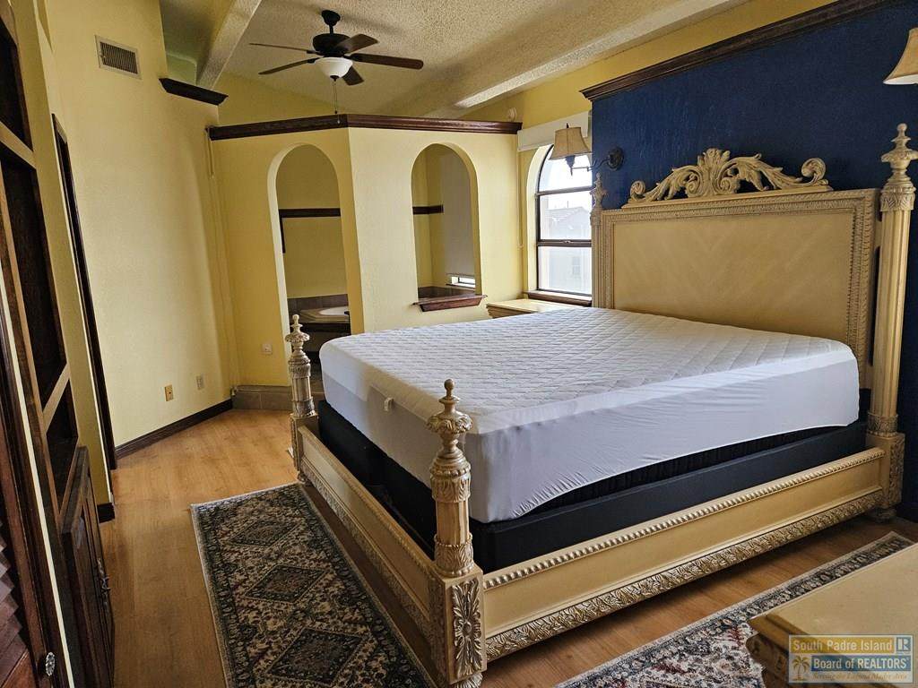 https://bt-photos.global.ssl.fastly.net/southpadre/orig_boomver_1_106044-2.jpg