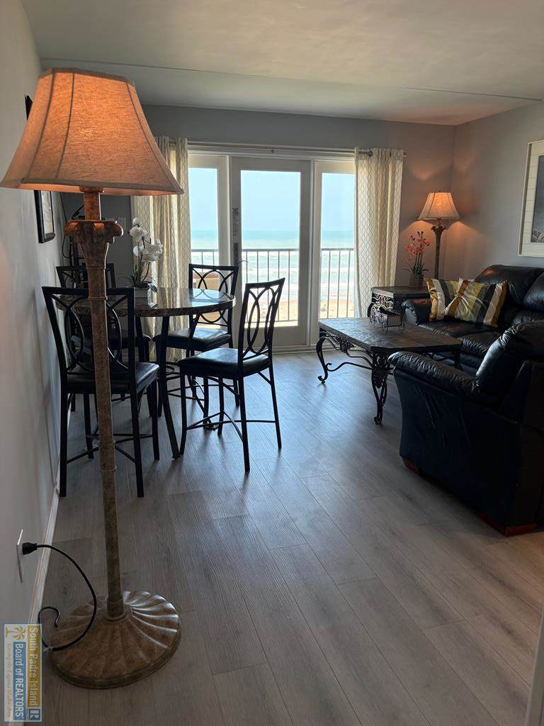 https://bt-photos.global.ssl.fastly.net/southpadre/orig_boomver_1_106489-2.jpg