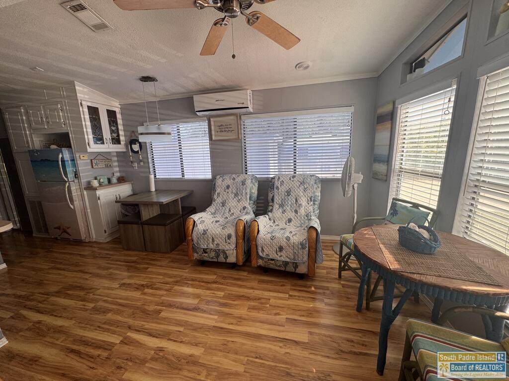 https://bt-photos.global.ssl.fastly.net/southpadre/orig_boomver_1_106817-2.jpg