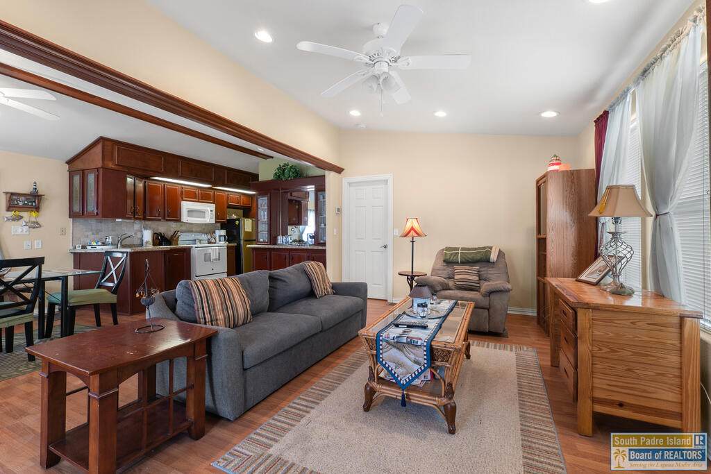 https://bt-photos.global.ssl.fastly.net/southpadre/orig_boomver_1_106848-2.jpg
