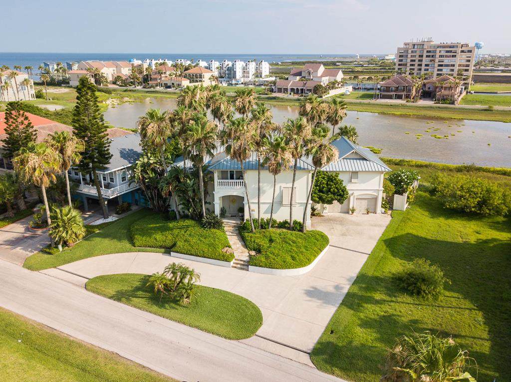 204 Sunset Dr. - Photo 1