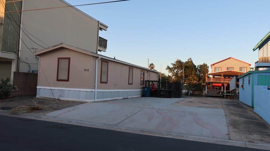 910 Tarpon Ave - Photo 1