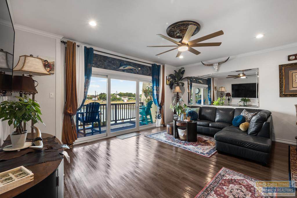 https://bt-photos.global.ssl.fastly.net/southpadre/orig_boomver_2_106585-2.jpg