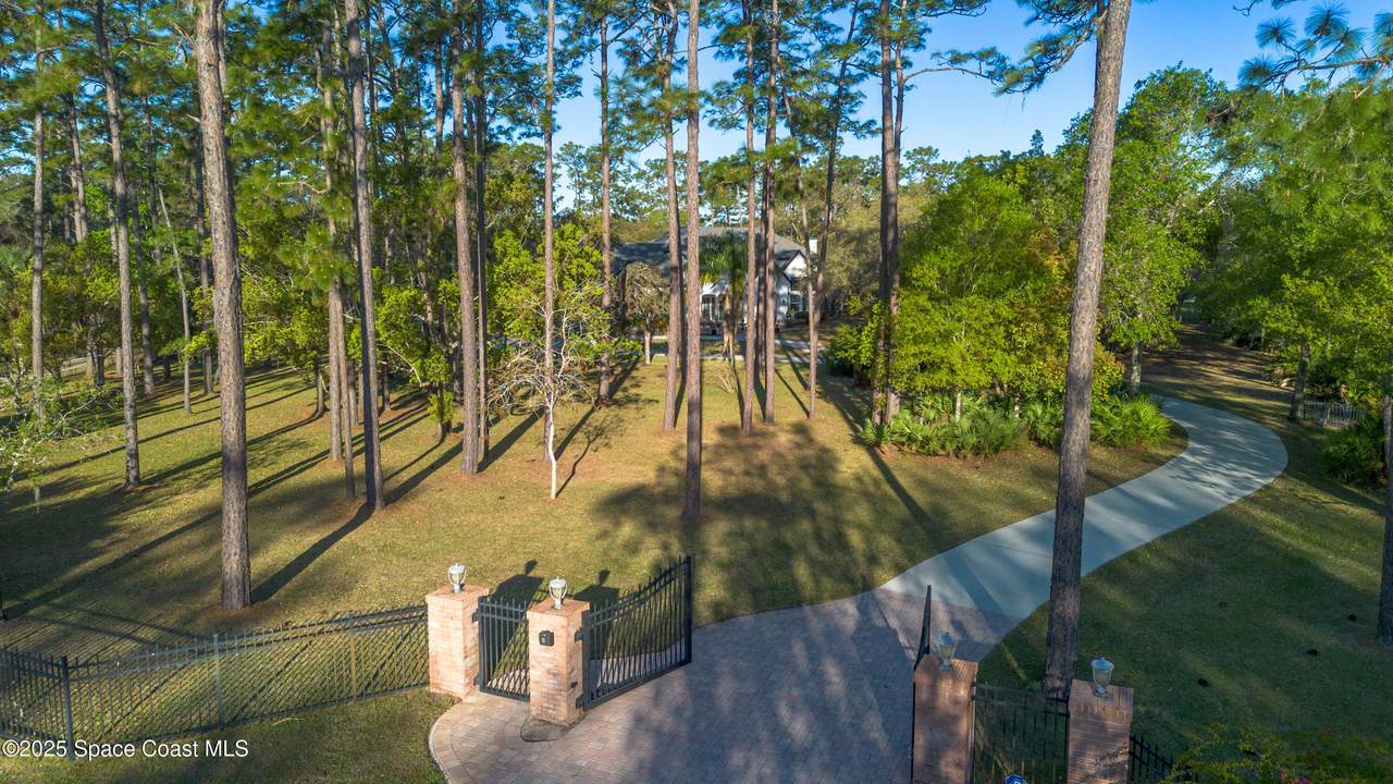 https://bt-photos.global.ssl.fastly.net/spacecoast/1280_boomver_1_1040859-2.jpg