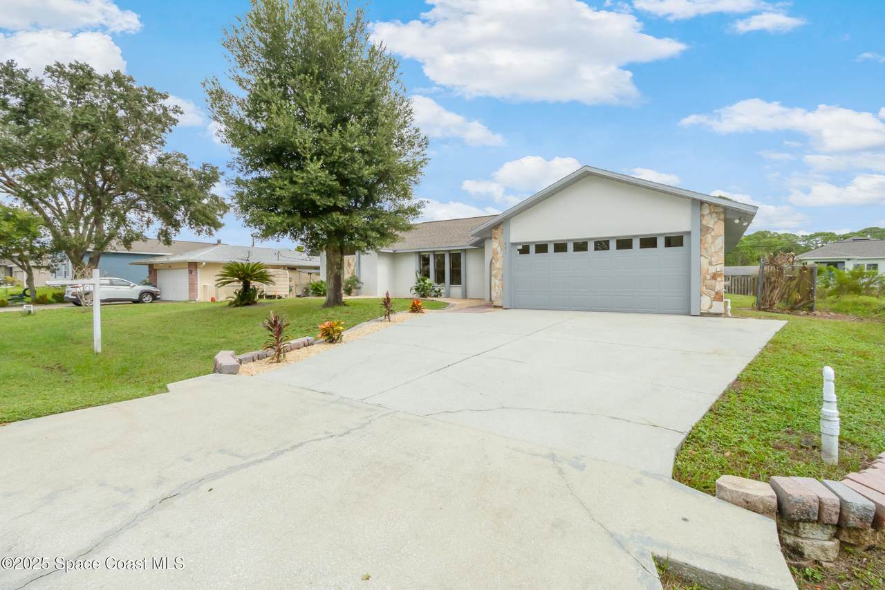 991 Tahiti Avenue - Photo 1