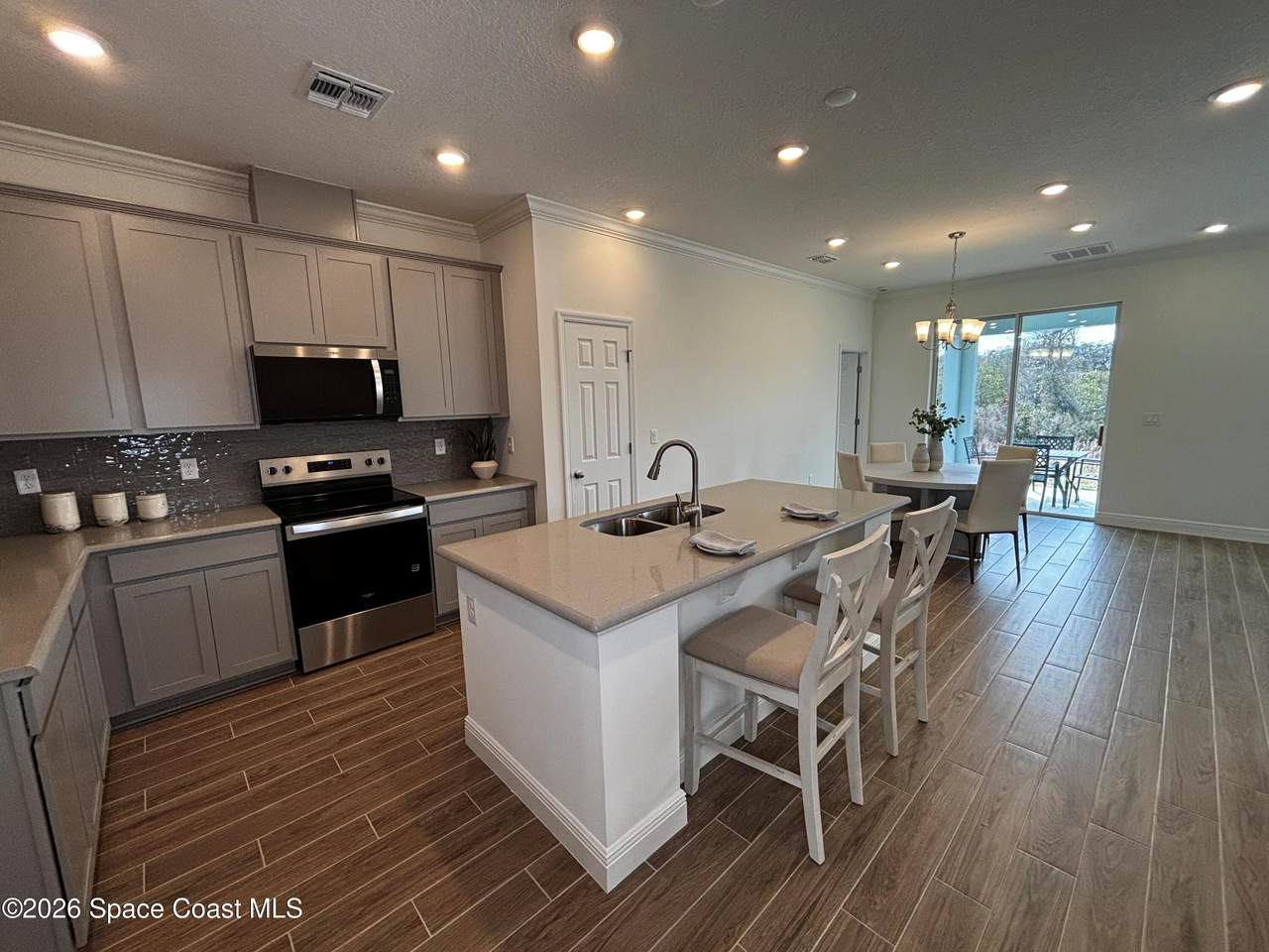 https://bt-photos.global.ssl.fastly.net/spacecoast/1280_boomver_1_1045101-2.jpg