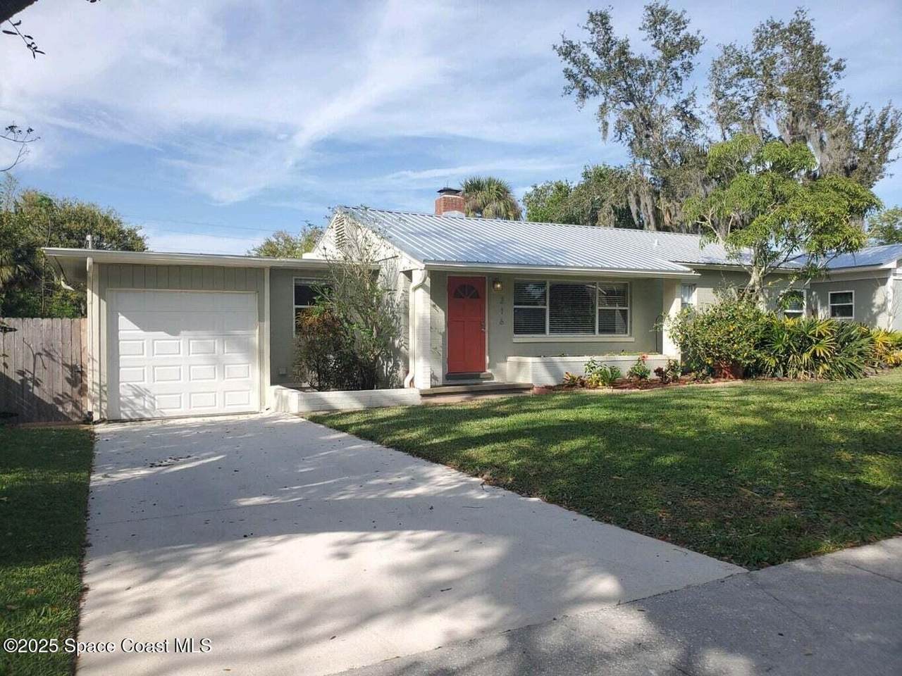 216 Broadview Drive - Photo 1