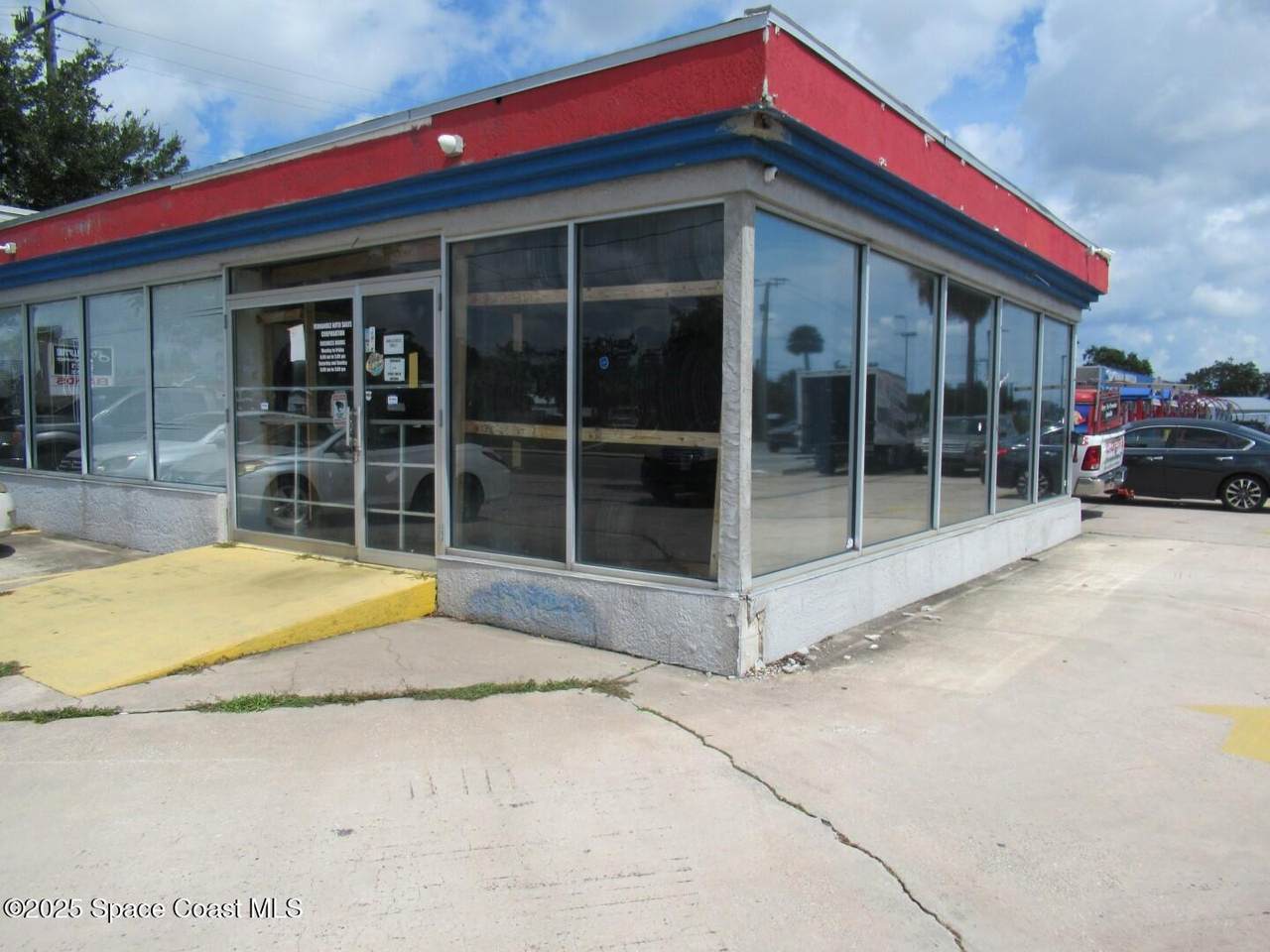 914 Harbor City Boulevard - Photo 1