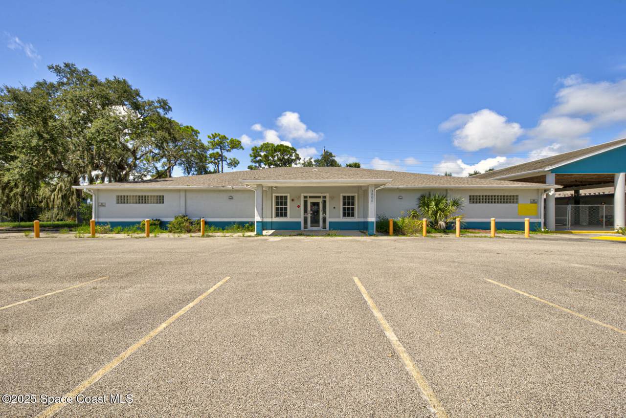 3805 Curtis Boulevard - Photo 1