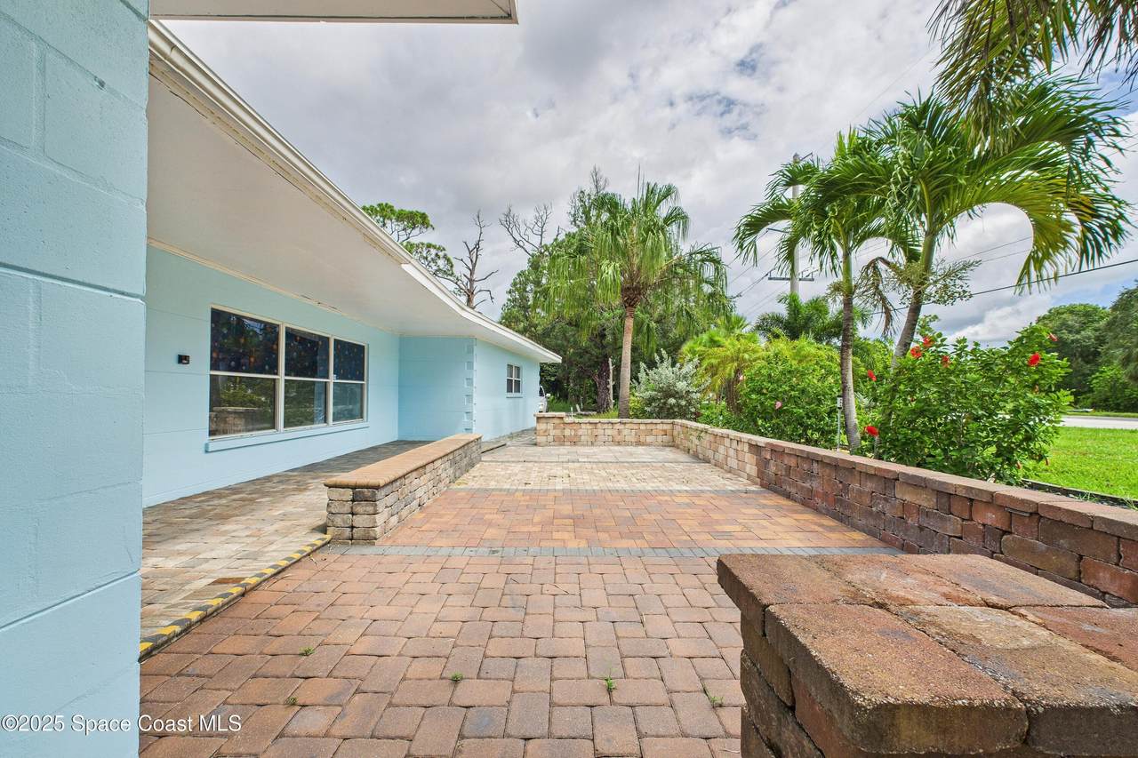 https://bt-photos.global.ssl.fastly.net/spacecoast/1280_boomver_1_1059799-2.jpg