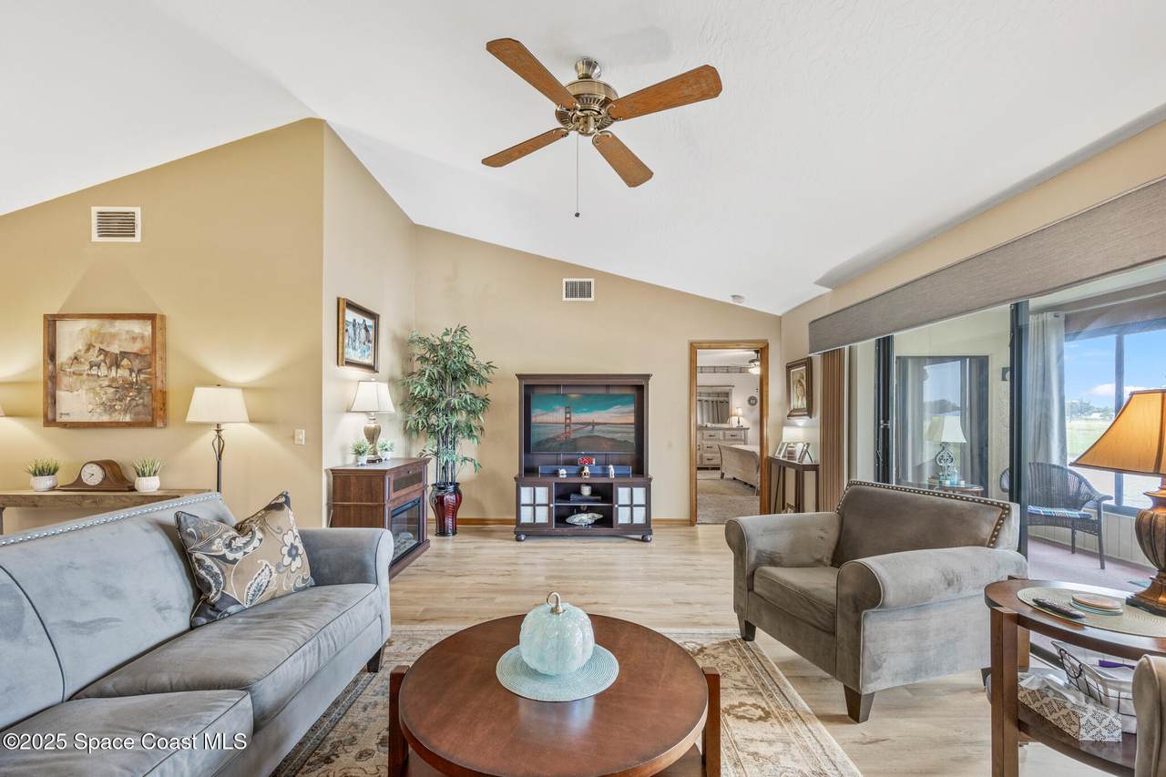https://bt-photos.global.ssl.fastly.net/spacecoast/1280_boomver_1_1059874-2.jpg