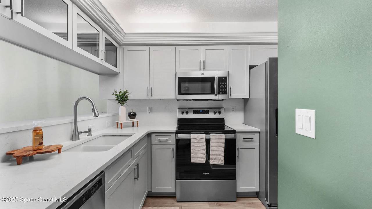 1420 Huntington Lane - Photo 1