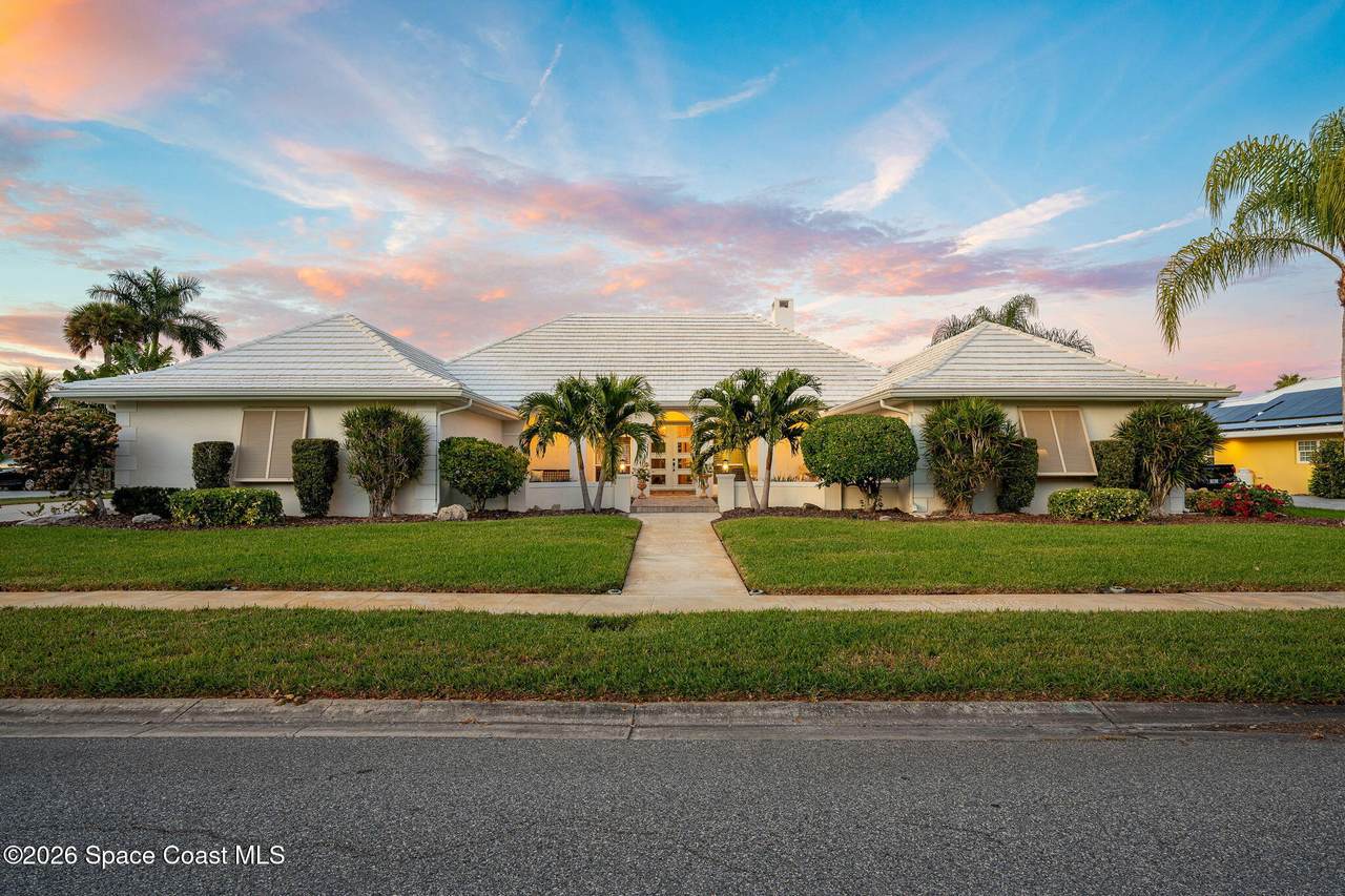 656 Franklyn Avenue - Photo 1