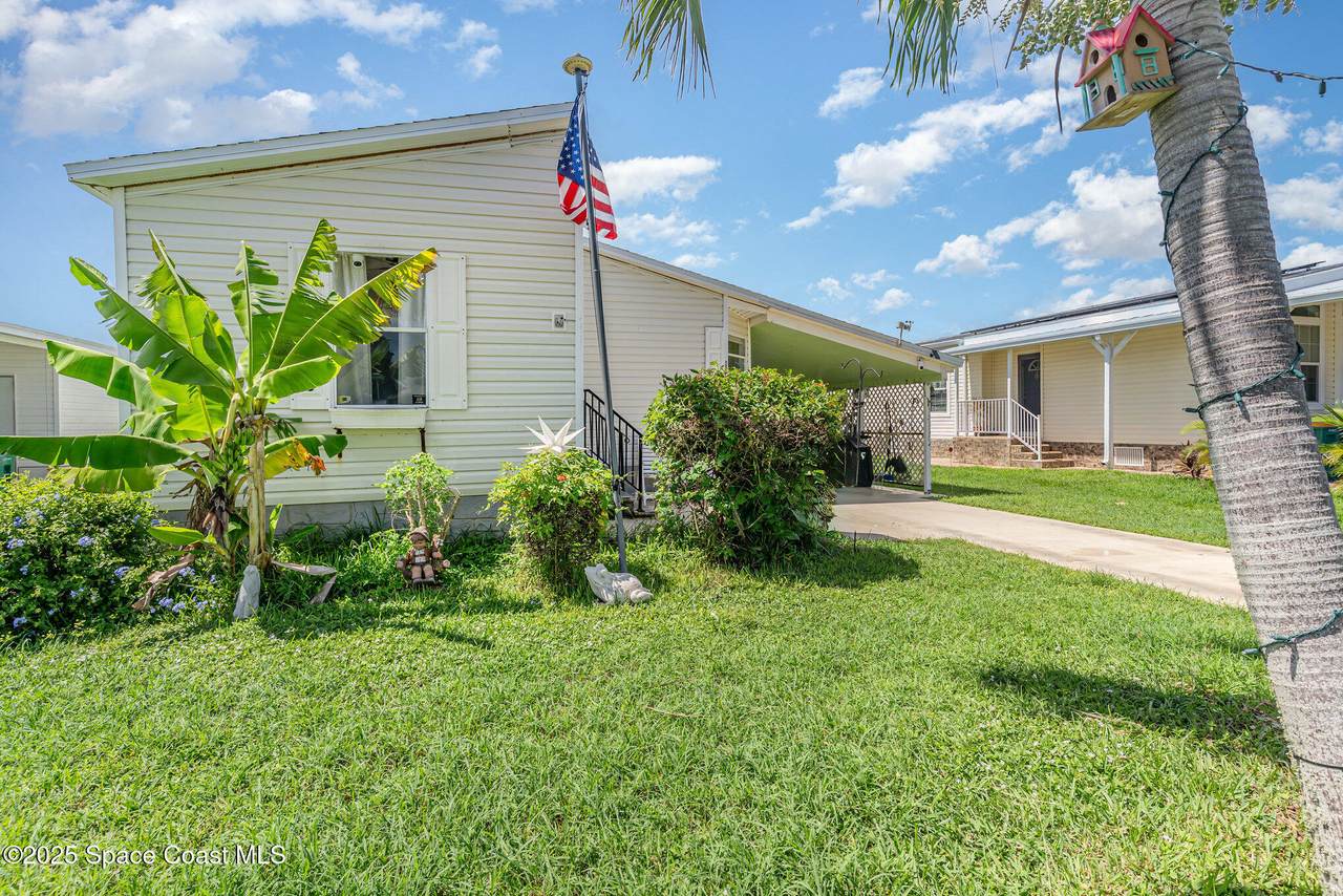 1115 Barefoot Circle - Photo 1