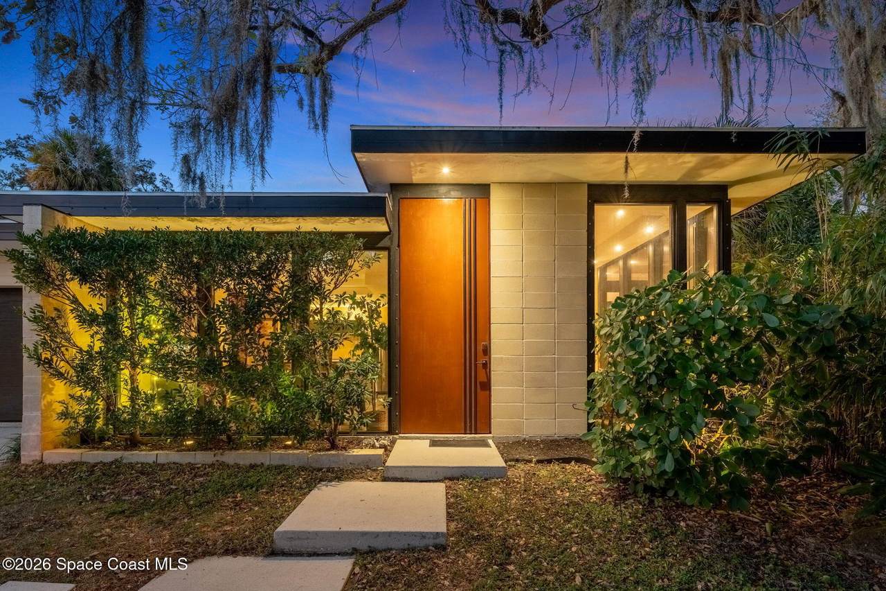 548 Old Oak Street - Photo 1