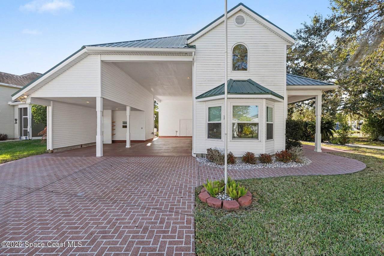 505 Fairways Drive - Photo 1