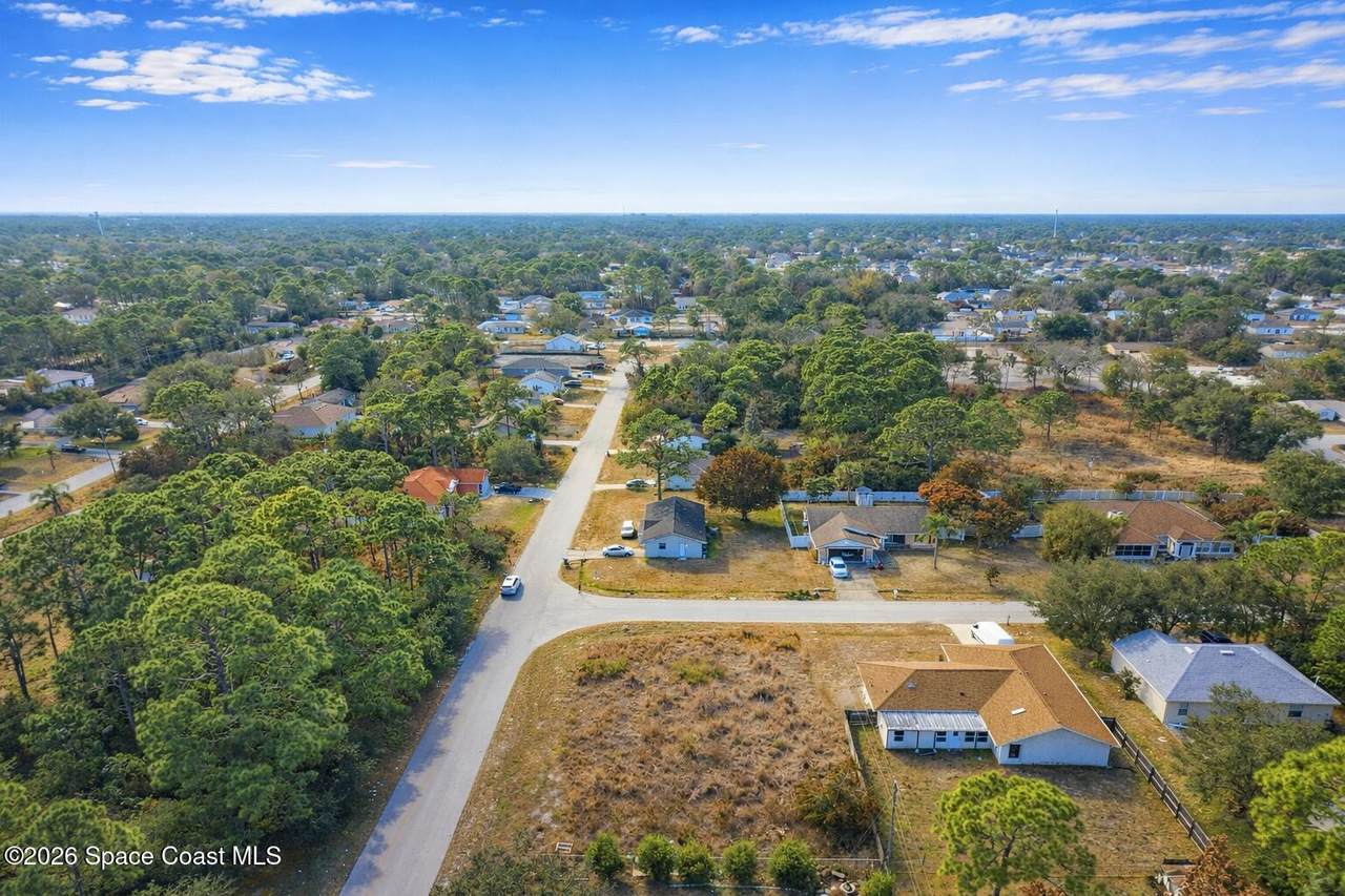 1085 Tahiti Avenue - Photo 1