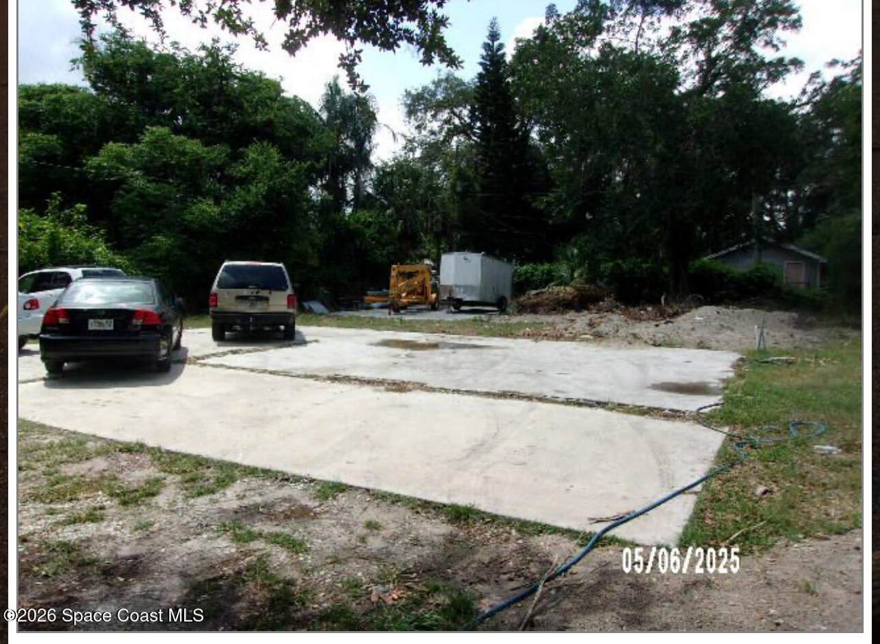 2509 Cocoanut Drive - Photo 1