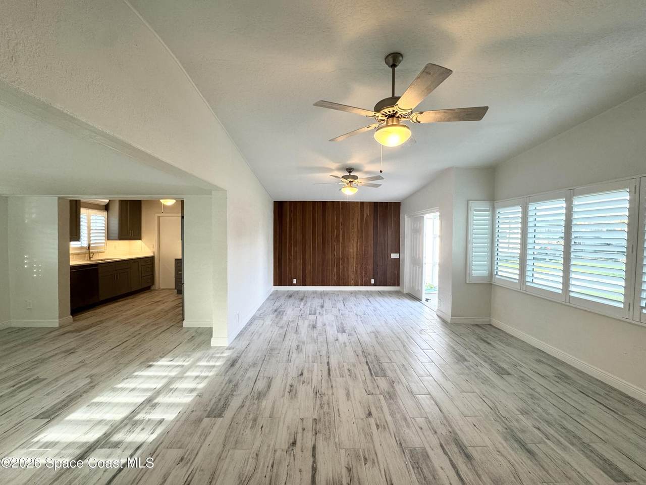 https://bt-photos.global.ssl.fastly.net/spacecoast/1280_boomver_1_1071913-2.jpg