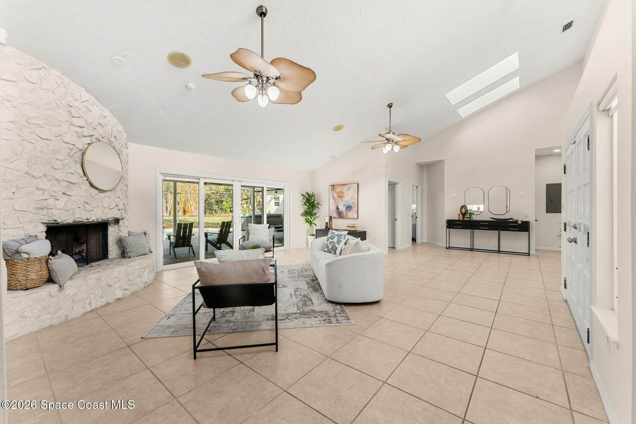 https://bt-photos.global.ssl.fastly.net/spacecoast/1280_boomver_1_1072037-2.jpg