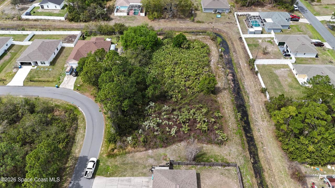 1805 Raintree Avenue - Photo 1