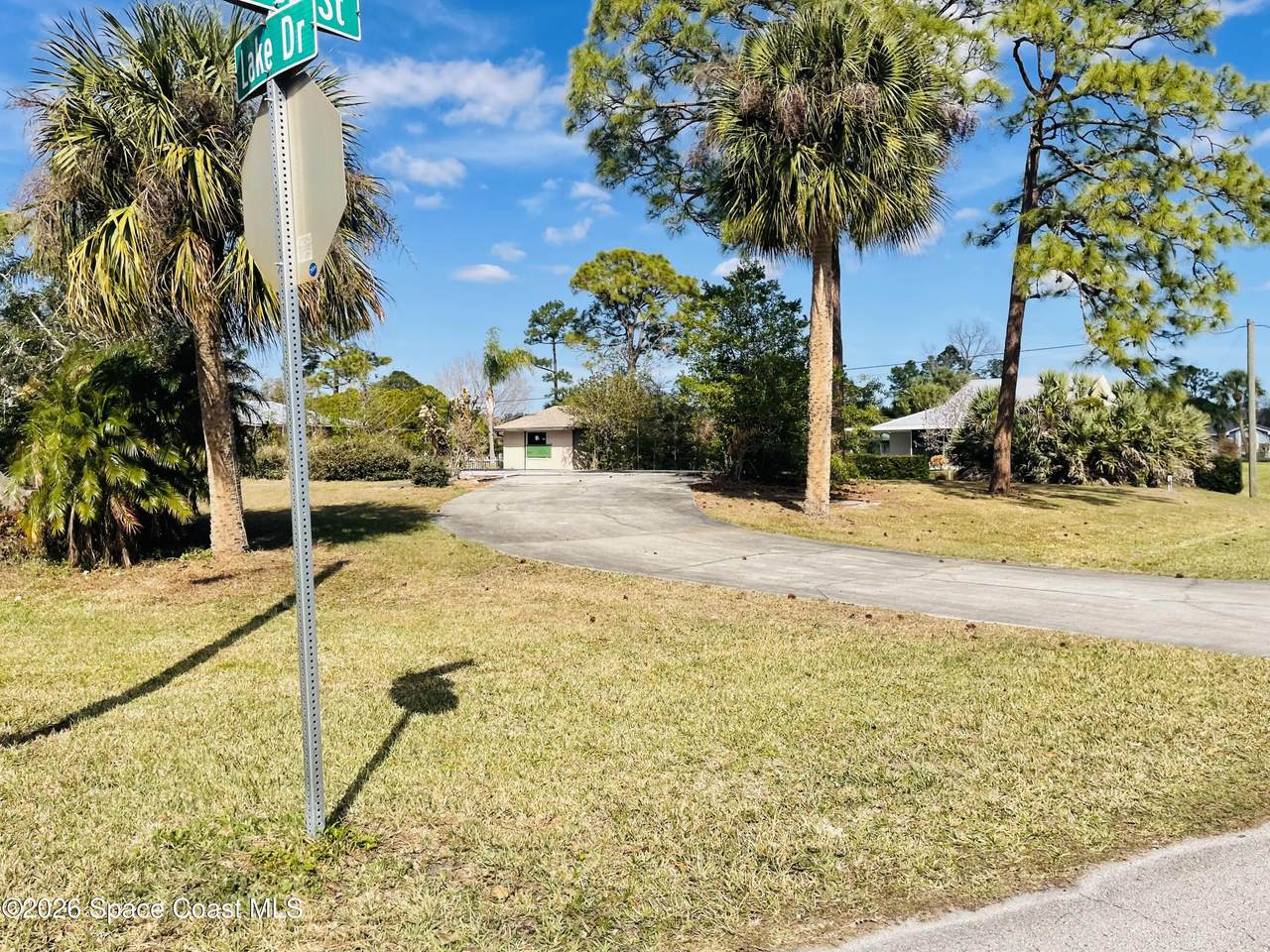 702 Lake Drive - Photo 1