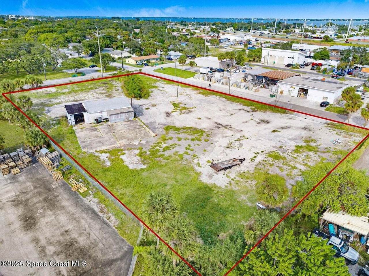 1075 Mcclendon Street - Photo 1