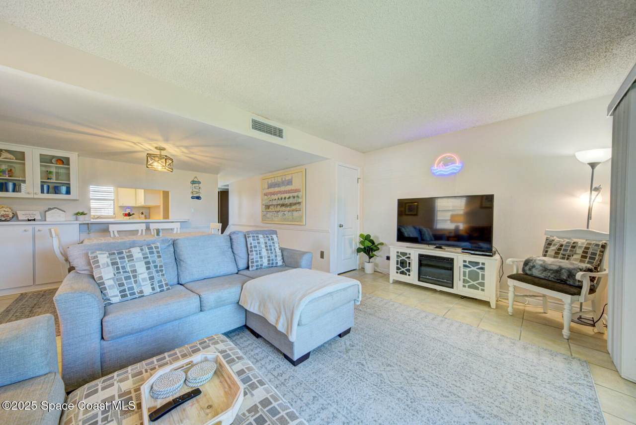 https://bt-photos.global.ssl.fastly.net/spacecoast/1280_boomver_1_1073785-2.jpg
