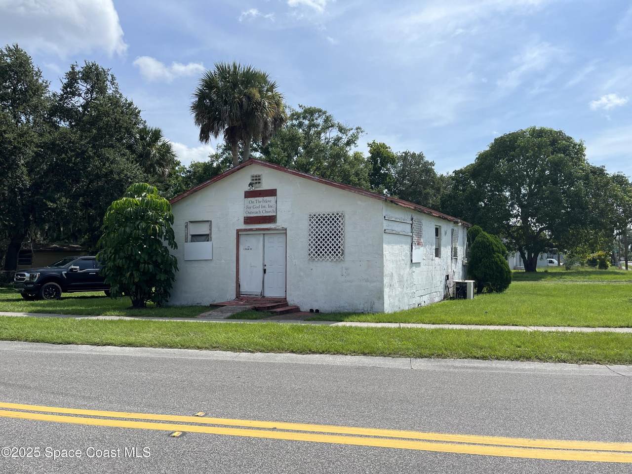 929 Deleon Avenue - Photo 1