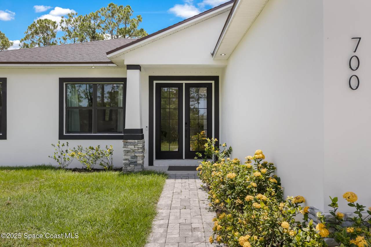 https://bt-photos.global.ssl.fastly.net/spacecoast/1280_boomver_1_1075608-2.jpg