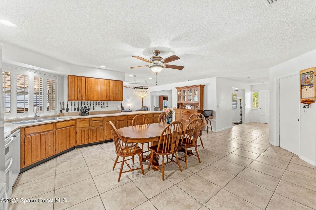 https://bt-photos.global.ssl.fastly.net/spacecoast/1280_boomver_1_1076104-2.jpg