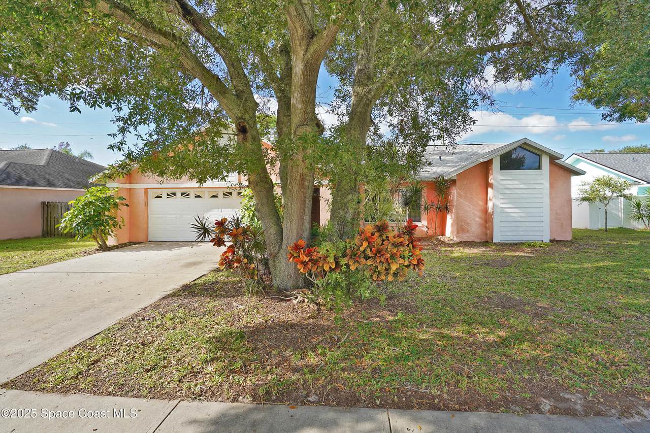 385 Island Oaks Place - Photo 1