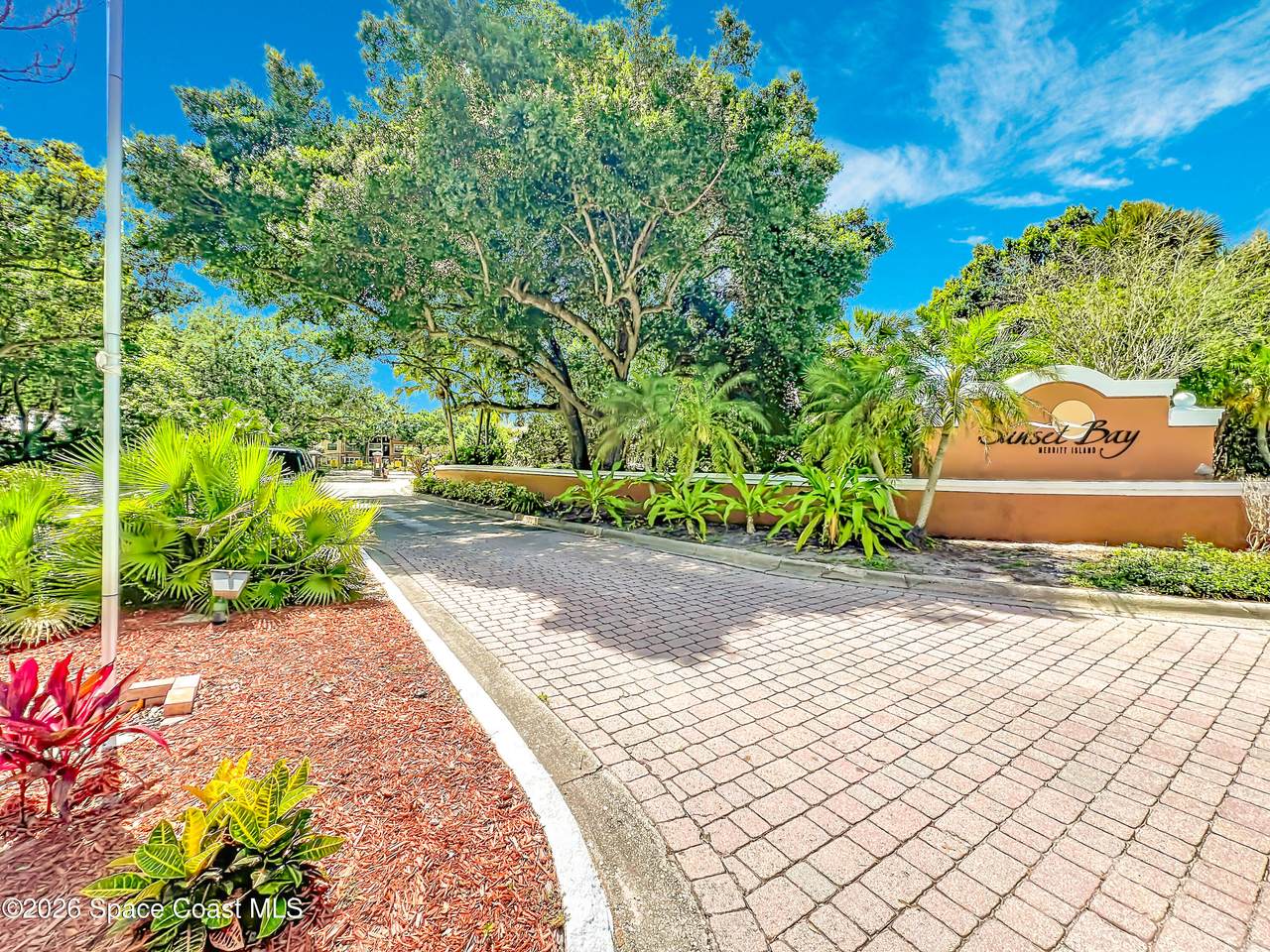 https://bt-photos.global.ssl.fastly.net/spacecoast/1280_boomver_1_1076786-2.jpg
