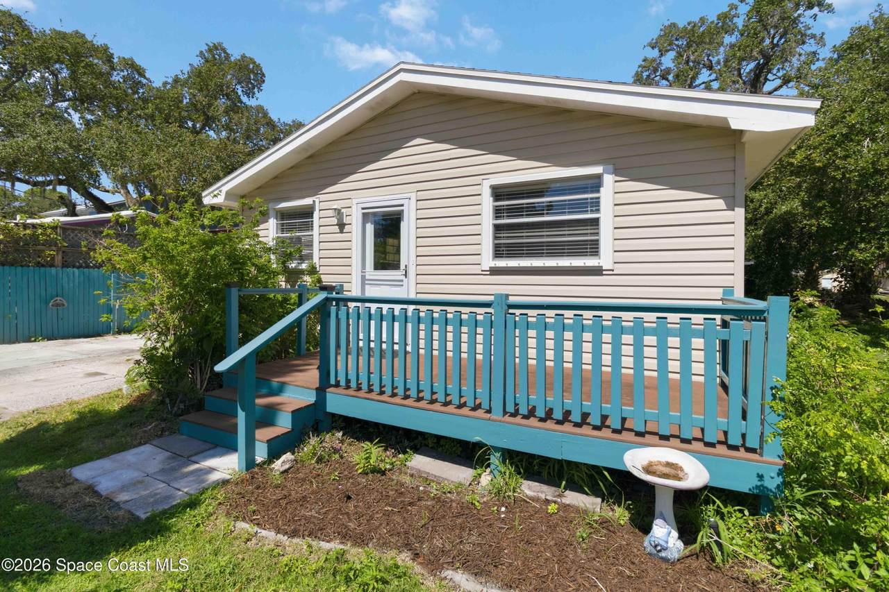 725 Teal Street - Photo 1