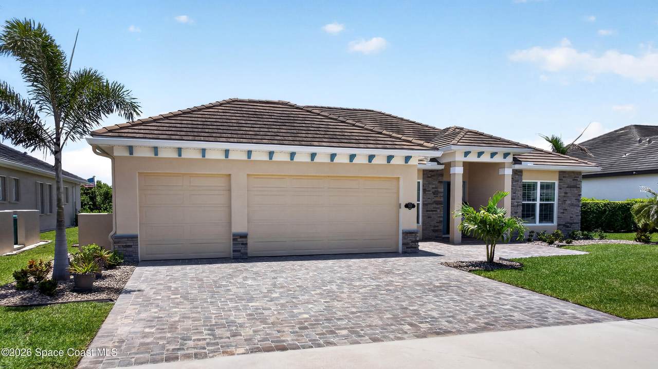 https://bt-photos.global.ssl.fastly.net/spacecoast/1280_boomver_1_1080616-2.jpg
