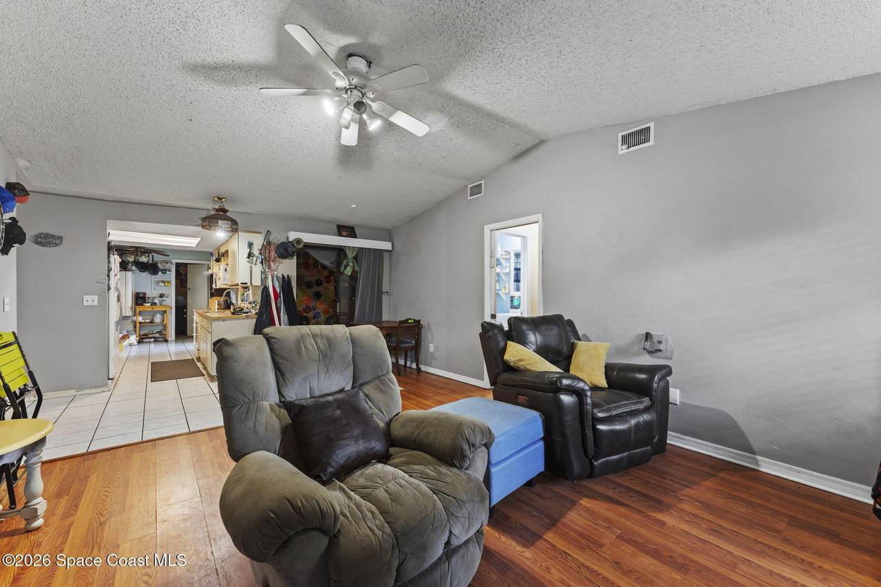 https://bt-photos.global.ssl.fastly.net/spacecoast/1280_boomver_1_1081786-2.jpg