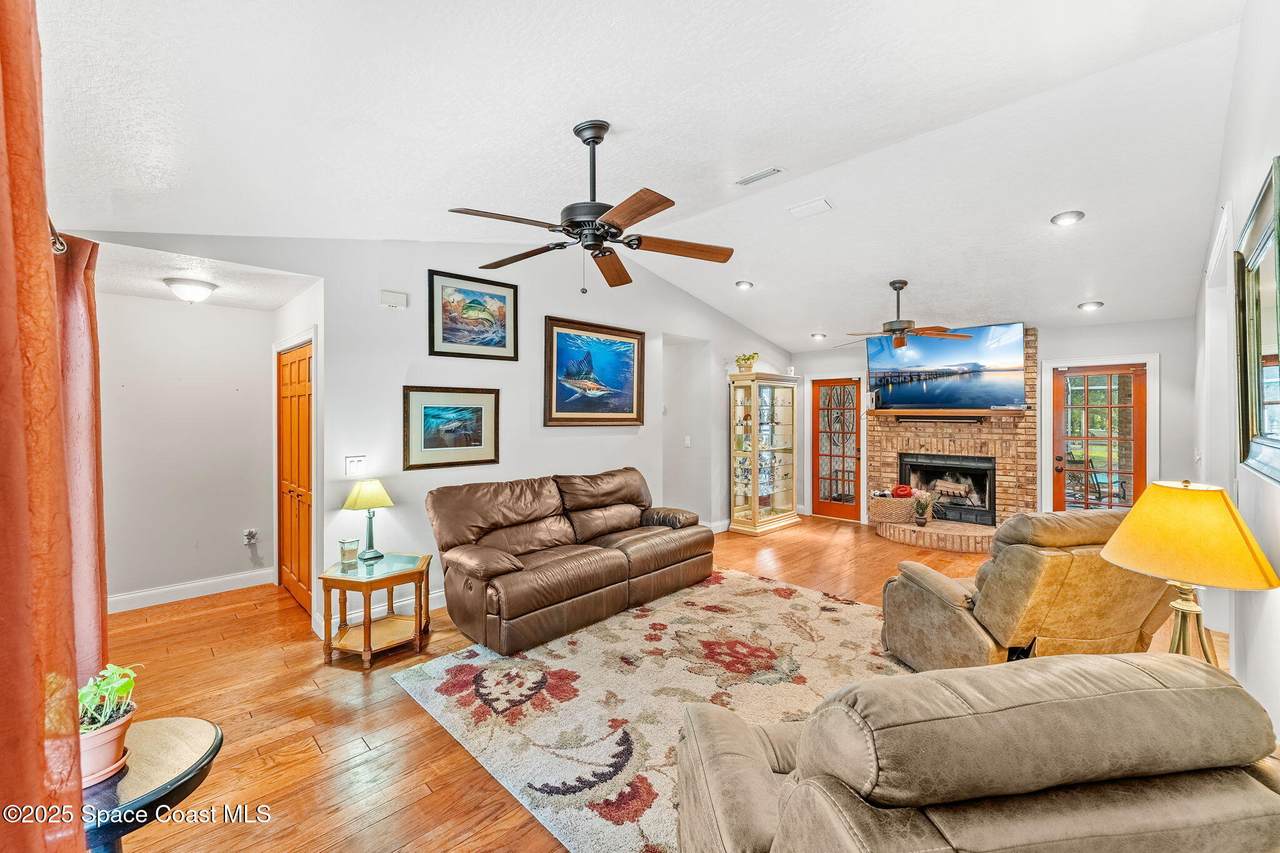 https://bt-photos.global.ssl.fastly.net/spacecoast/1280_boomver_1_1081846-2.jpg