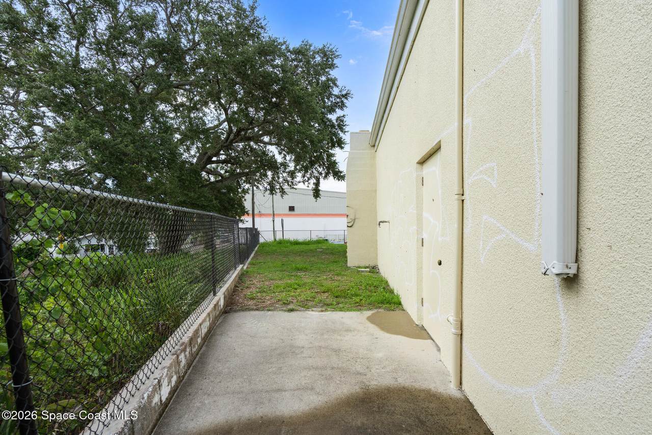 https://bt-photos.global.ssl.fastly.net/spacecoast/1280_boomver_1_1082409-2.jpg