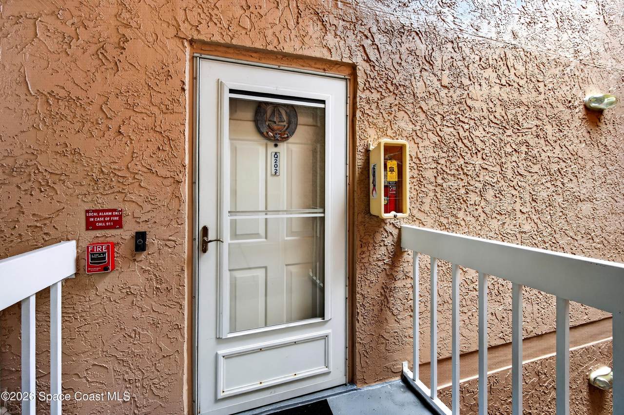 997 Sonesta Avenue - Photo 1