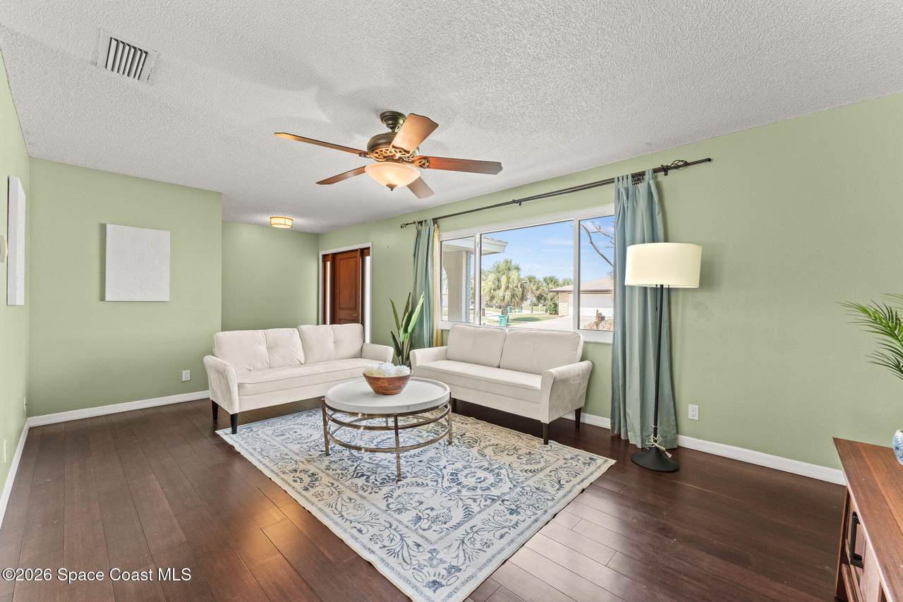 https://bt-photos.global.ssl.fastly.net/spacecoast/1280_boomver_1_1083087-2.jpg