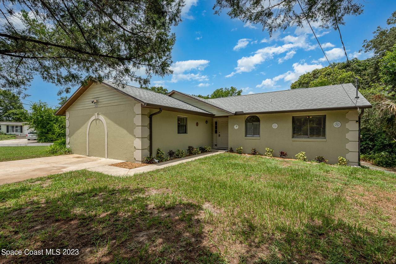2620 Redwood Avenue - Photo 1