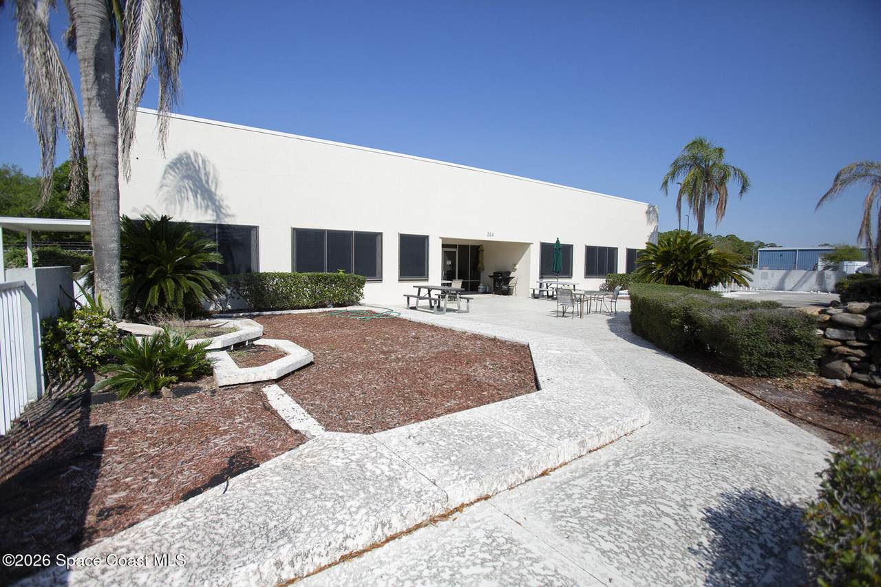 https://bt-photos.global.ssl.fastly.net/spacecoast/1280_boomver_1_1085608-2.jpg